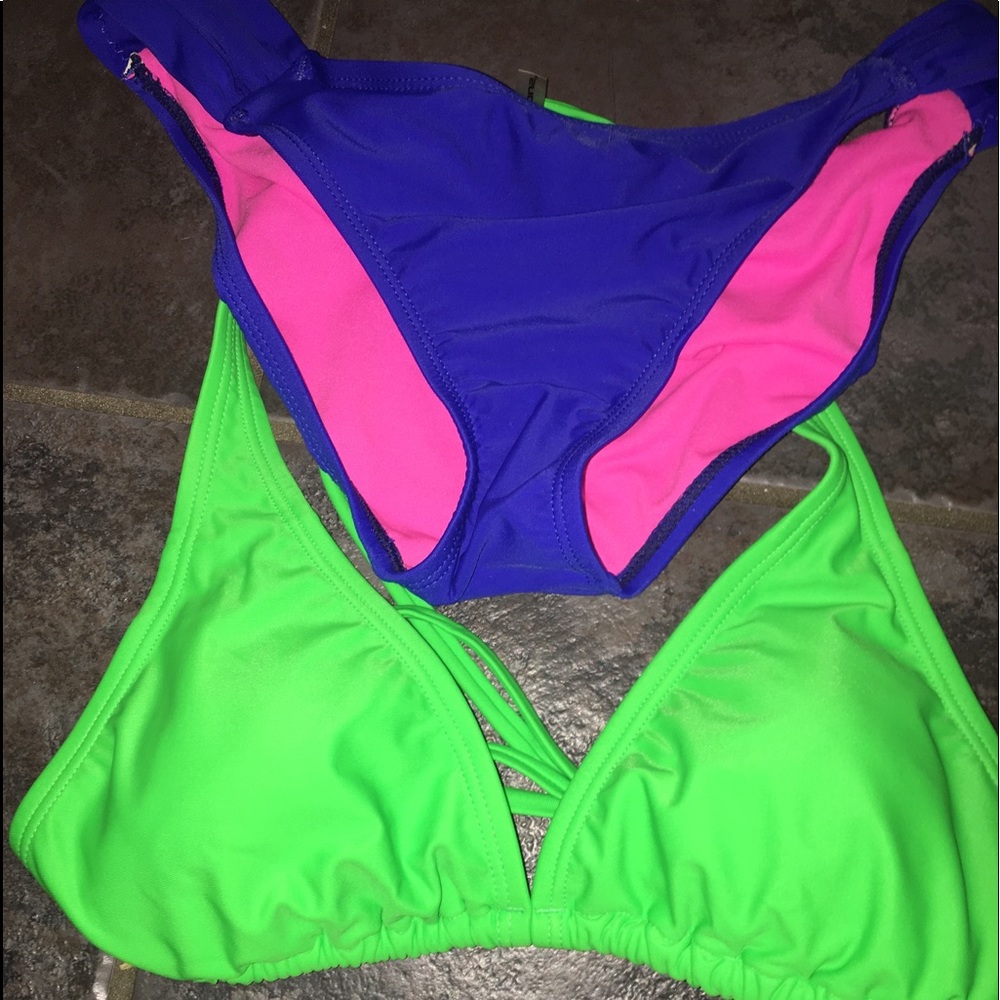Mismatched top and bottom. Size S, perfectl.